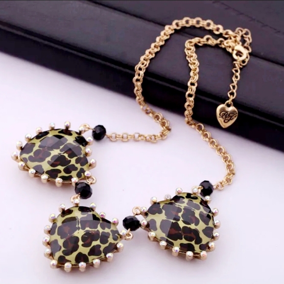 Gold plated Leopard crystal heart horseshoe charm necklace choose 1 - Picture 4 of 16